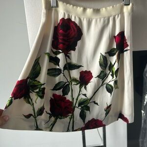 Gorgeous dolce & GABBANA skirt the red rose print